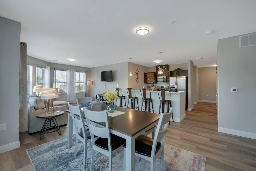 ניוארק Beautiful 2Br Apt/Ewr Airport/King /Free Parking מראה חיצוני תמונה