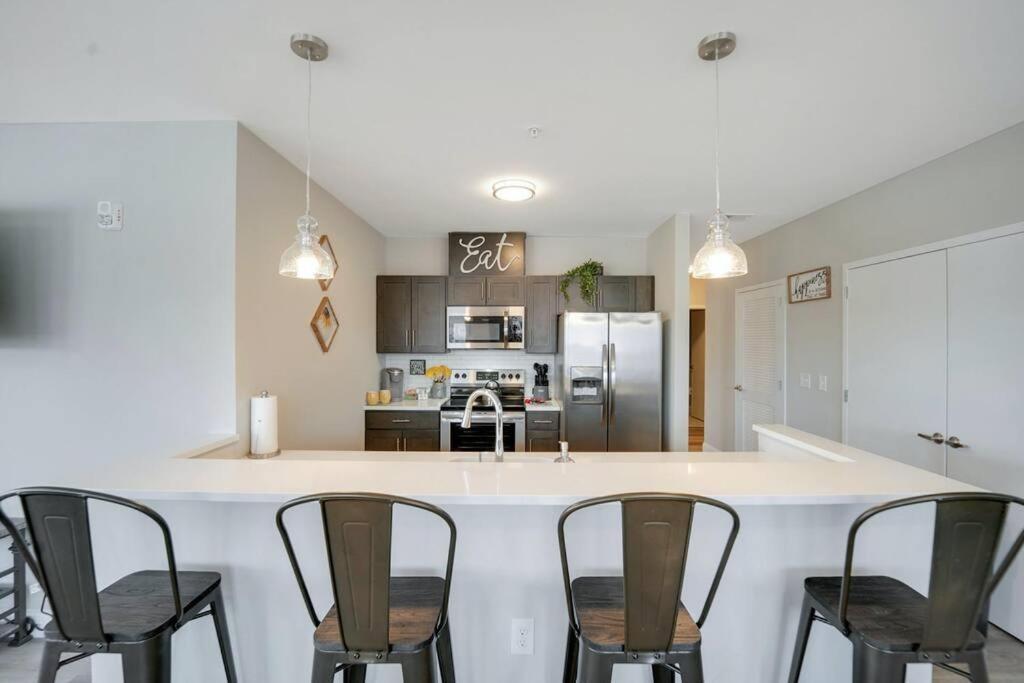 ניוארק Beautiful 2Br Apt/Ewr Airport/King /Free Parking מראה חיצוני תמונה