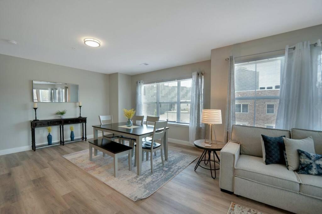 ניוארק Beautiful 2Br Apt/Ewr Airport/King /Free Parking מראה חיצוני תמונה