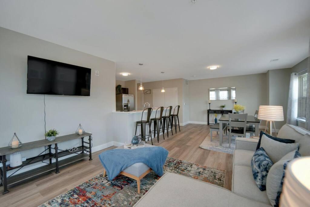 ניוארק Beautiful 2Br Apt/Ewr Airport/King /Free Parking מראה חיצוני תמונה