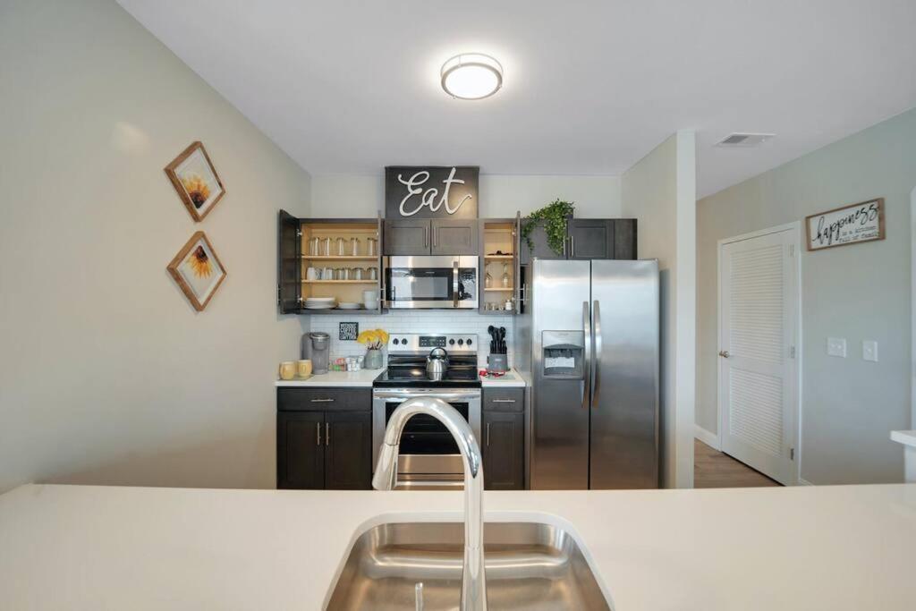 ניוארק Beautiful 2Br Apt/Ewr Airport/King /Free Parking מראה חיצוני תמונה