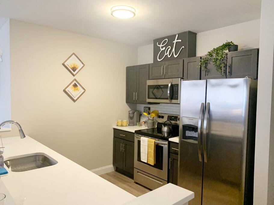 ניוארק Beautiful 2Br Apt/Ewr Airport/King /Free Parking מראה חיצוני תמונה