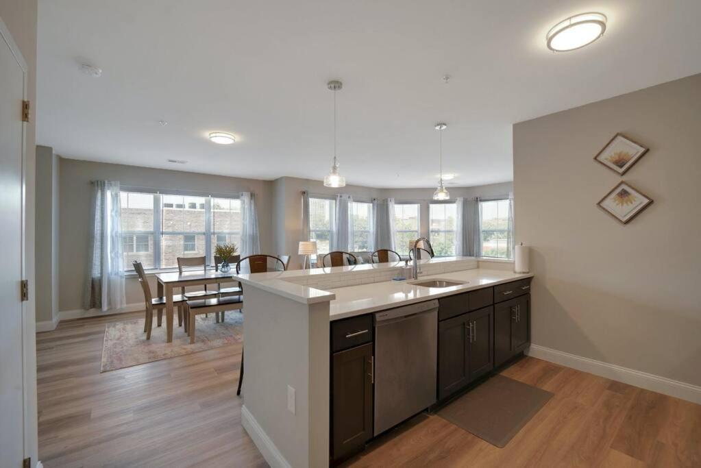 ניוארק Beautiful 2Br Apt/Ewr Airport/King /Free Parking מראה חיצוני תמונה